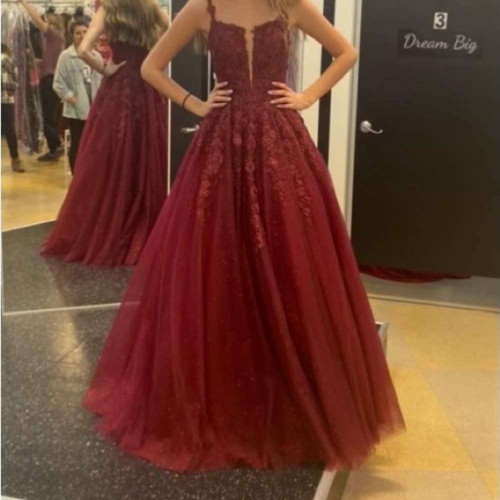 Worn once for a gala, no alterations, still in perfect condition